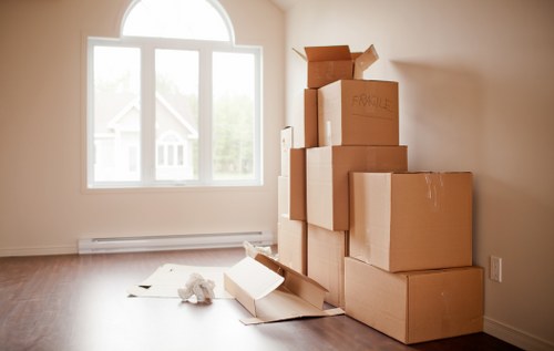 Customer reviewing a transparent storage price estimate